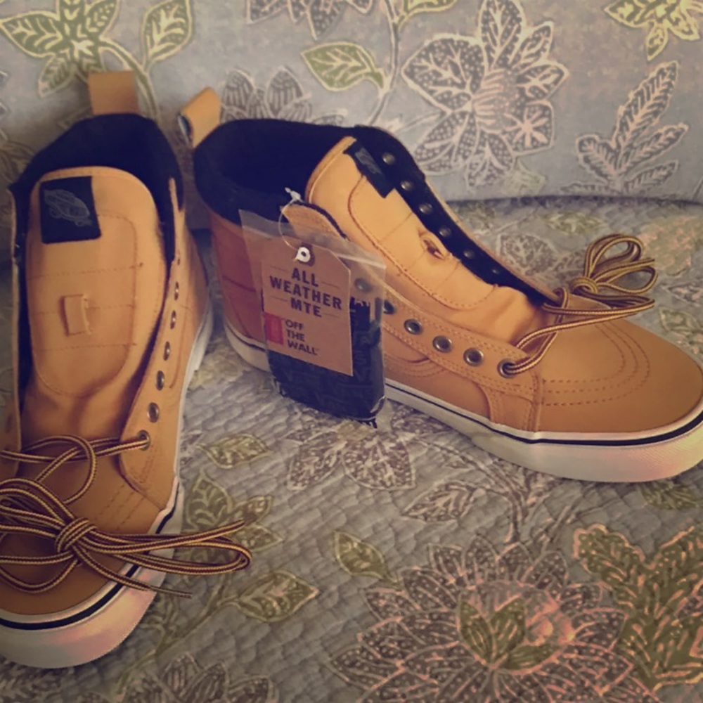 Brand new with tags all weather Men’s Vans!